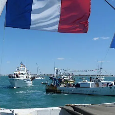 Avec Terrasse, A 550m De La Et 100m Des Commerces, Ideal 4 Pers., Animaux Acceptes - Fr-1-307-156 Le Grau-du-Roi